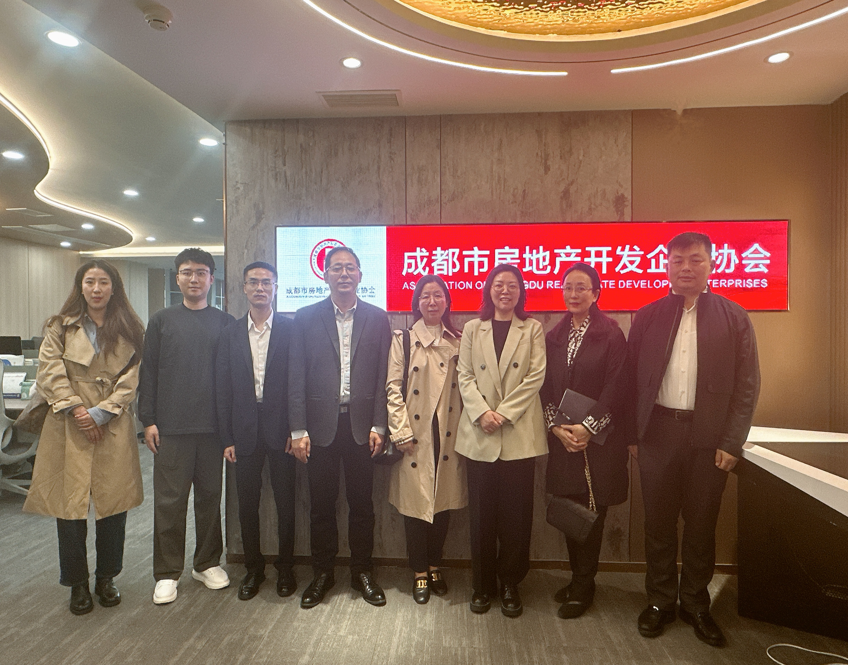 协会秘书处一行赴成都市房地产开发企业协会拜访交流